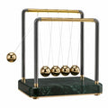 Newton Pendel mit Marmorsockel in Schwarz und Gold